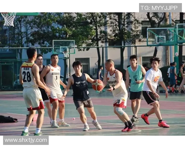 深圳篮球队在速度排行榜中荣登第十名展现出色竞技实力与团队协作能力 深圳篮球队在速度排行榜中荣登第十名展现出色竞技实力与团队协作能力