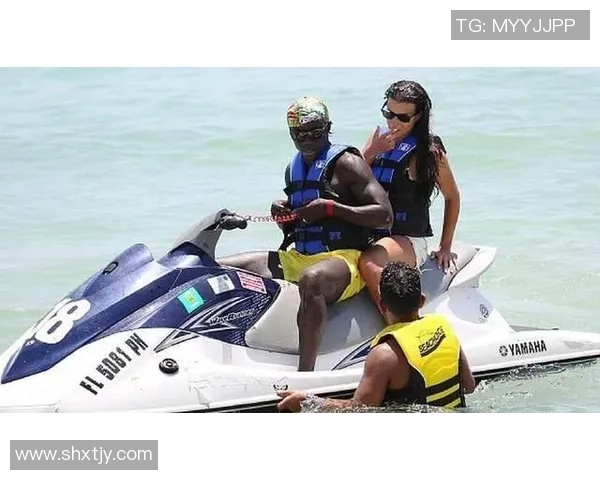 足球明星被白人家庭收养的感人故事与文化碰撞探讨